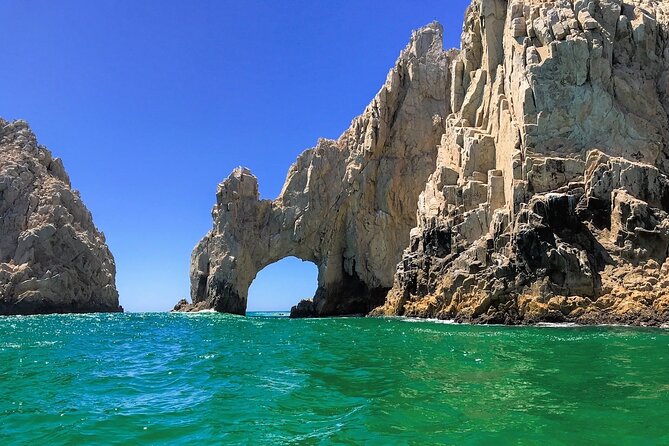 Cabo Boat Ride to El Arco & Lover’s Beach with Swimming - The glass-bottom question: how to avoid the under-boat letdown