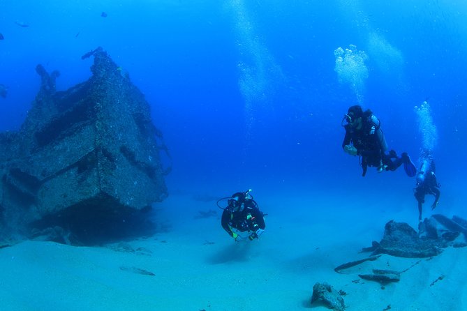 Cabo San Lucas Certified 2 Tank Dive at the Famous Arch and Land's End - What happens on the 47-foot boat: attention, pacing, and sea views