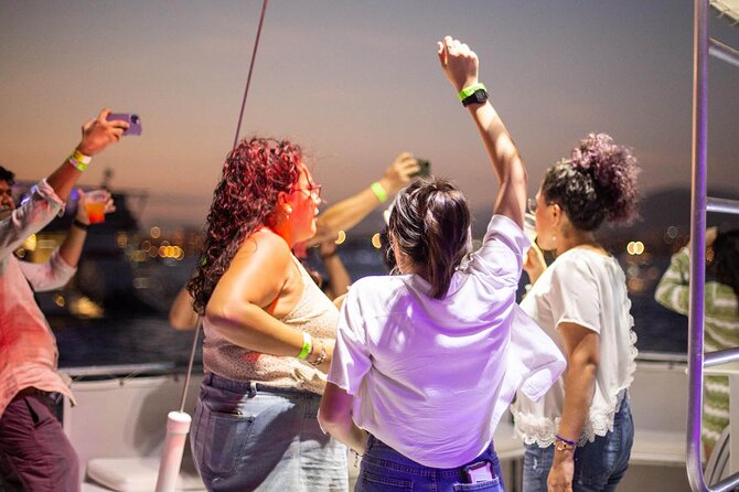 Sunset Party Cruise in Los Cabos - When the cruise crew matters (and how to use them)
